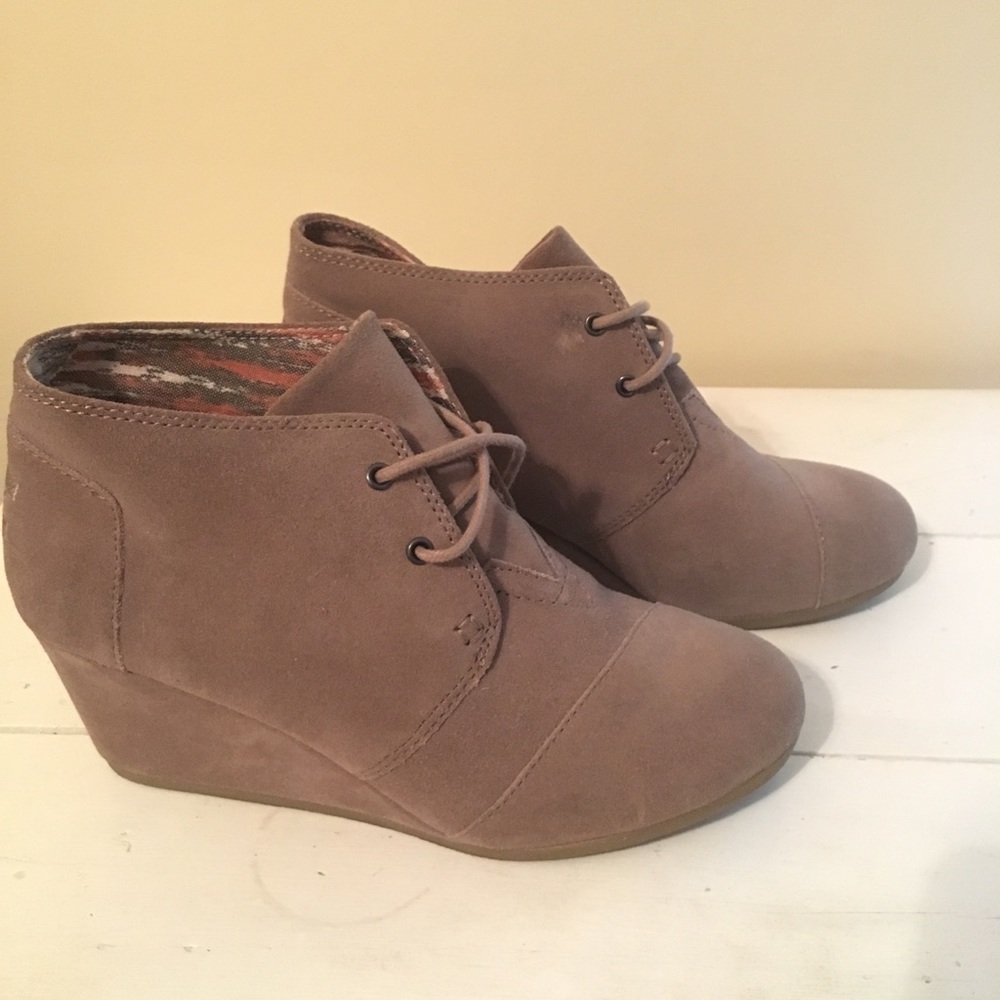 TOMS Desert Wedge in Taupe Suede